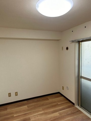 ゆったり過ごせる居間です