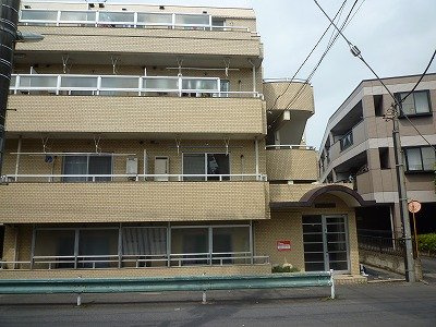 落ち着いた雰囲気の外観です