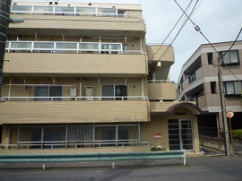 落ち着いた雰囲気の外観です