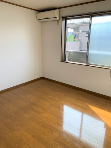 メイプル清水の居間・リビング|洋室・7.4帖