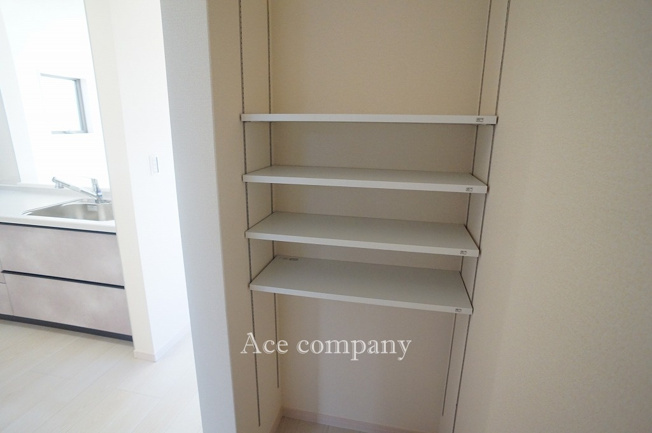 【収納】 | 東大阪市永和3丁目　【1号棟/全2棟】 | トイレ前に収納棚あります♪