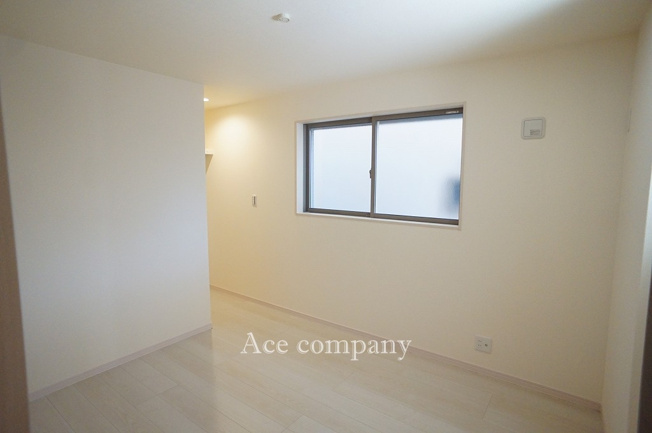 【子供部屋】 | 東大阪市永和3丁目　【1号棟/全2棟】 | 【1階：ストレージルーム約8.9平米（※平米表記です）】