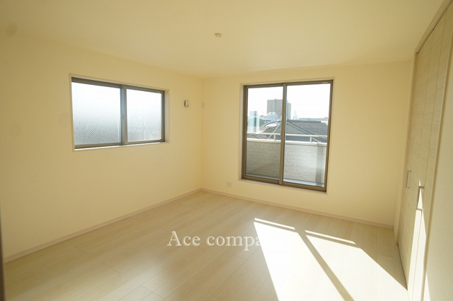 【寝室】 | 東大阪市永和3丁目　【1号棟/全2棟】 | 【3階：ゆったり洋室約9帖♪】西向きのバルコニーに面したお部屋です☆☆