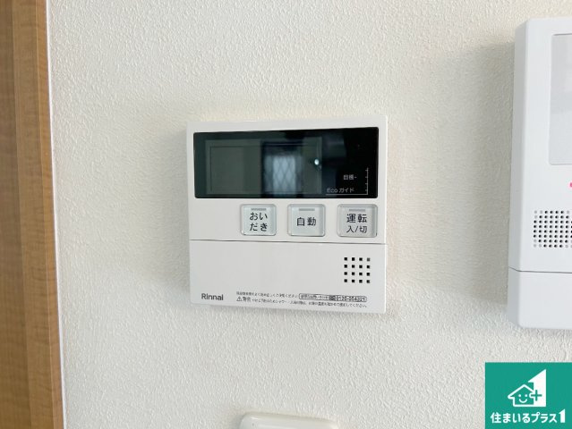 川辺郡猪名川町白金　中古一戸建ての発電・温水設備|給湯器リモコン（LDK側）ボタン一つでお風呂のお湯はり・追い炊き可能！便利な呼び出し機能付き！表示文字が大きく読みやすい有機ＥＬを採用！どの角度からも見やすくなっています。