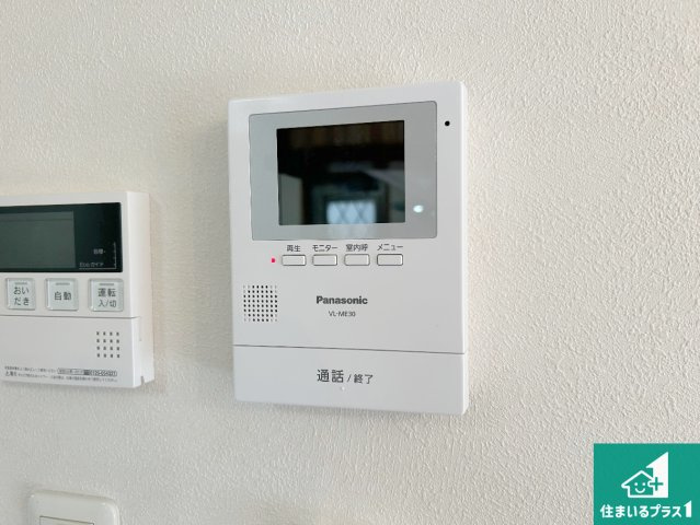 川辺郡猪名川町白金　中古一戸建ての防犯設備|カラーモニターインターホン！声だけでなく来訪者の姿や顔がモニターで確認できるので、小さなお子様がいらっしゃるご家庭でも安心できます！