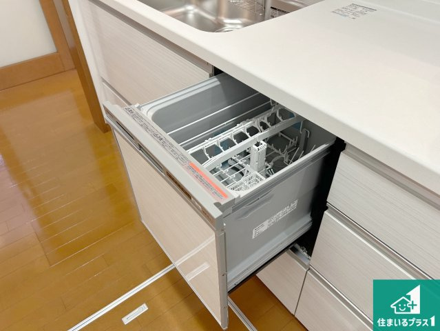 川辺郡猪名川町白金　中古一戸建ての設備|食事後の一仕事、食器洗いをボタン一つでお任せできちゃいます！場所を取らないビルトイン式なので、お料理スペースもしっかり確保！