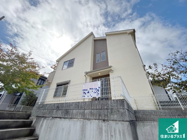 川辺郡猪名川町白金　中古一戸建ての外観|周辺は落ち着いた街並みの住宅地！子育てがしやすい住環境です！気になることがありましたら、お気軽にお問い合わせください！
