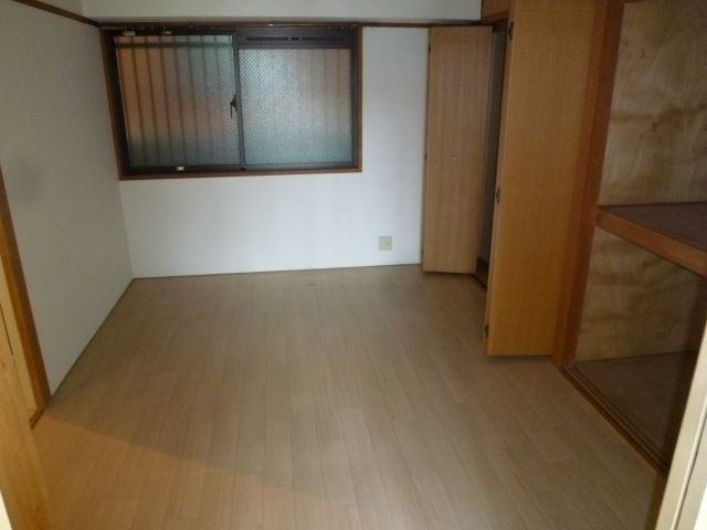 グローリーヨシダの洋室