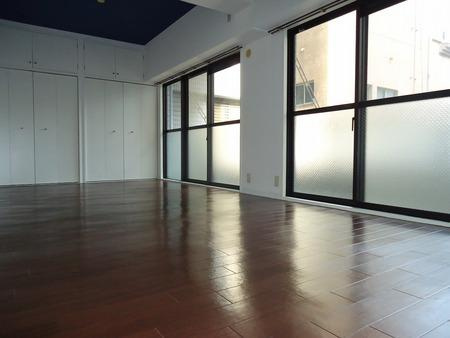 グローリーヨシダ