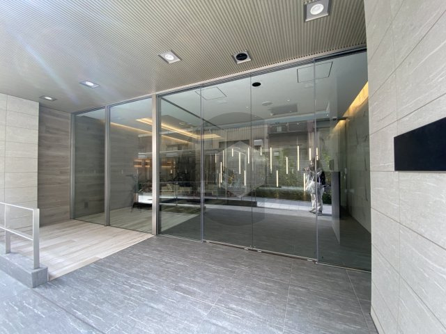 グランカーサ高井田のエントランス