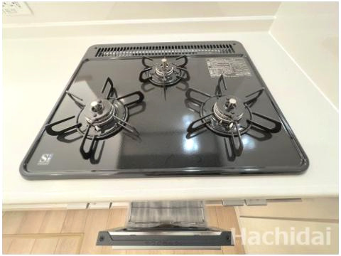 高浜市小池町第4　新築住宅＜2号棟＞のキッチン|1度にたくさんのメニューが作れる3口コンロ付のシステムキッチンです♪