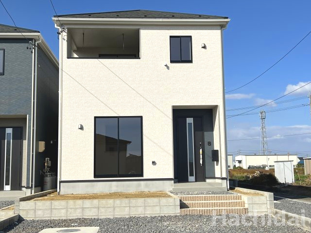 高浜市小池町第4　新築住宅＜2号棟＞の外観|ホワイトを基調とした落ち着いた色合い、シンプルなデザインの外観です。