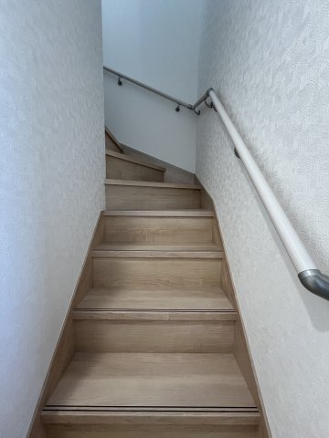 高浜市小池町第4　新築住宅＜2号棟＞の内装|階段