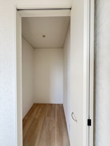 高浜市小池町第4　新築住宅＜2号棟＞の収納|北側8.0帖洋室クローゼット