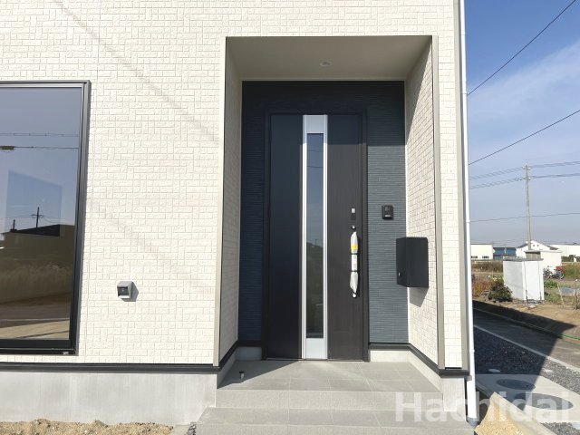 高浜市小池町第4　新築住宅＜2号棟＞のエントランス|シンプルでモダンなエントランスホールです。