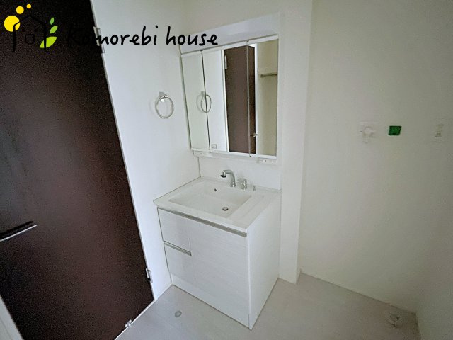 上尾市小泉　13期　新築一戸建て　グラファーレ　01の独立洗面台|26.1.19　撮影済み