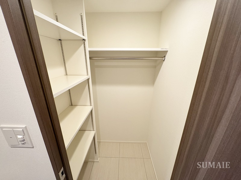 ベルシード板橋本町プレミアⅡの玄関|シューズインクローゼットです