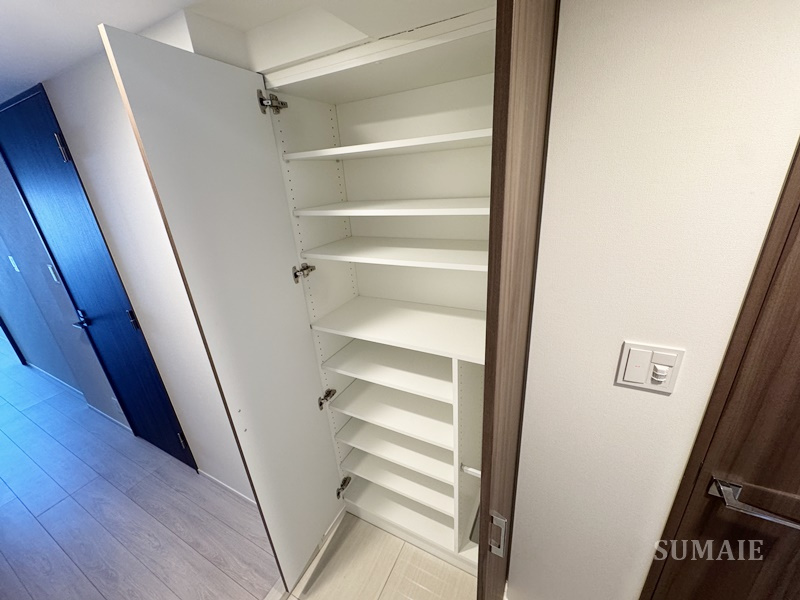 ベルシード板橋本町プレミアⅡの玄関|シューズボックスです