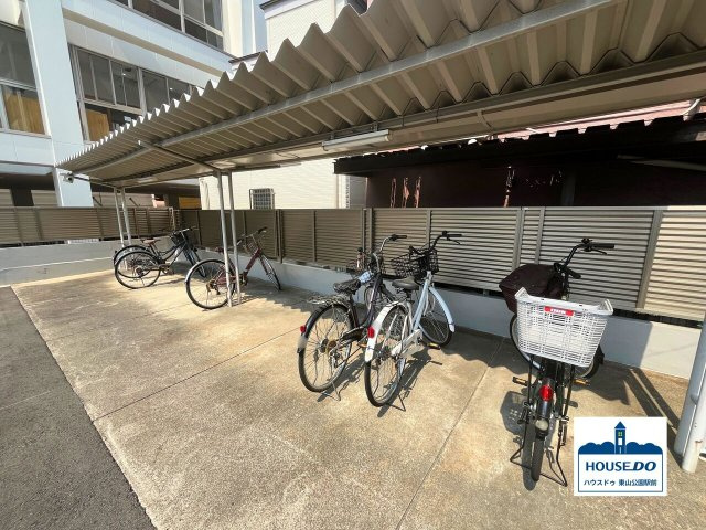 ペット可＆LDK17帖の広々空間♪コンビニ至近!ノーブル滝子の駐輪場|屋外屋根付駐輪場です。