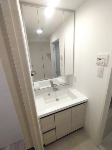 ベルシード梅島ブランシュの独立洗面台