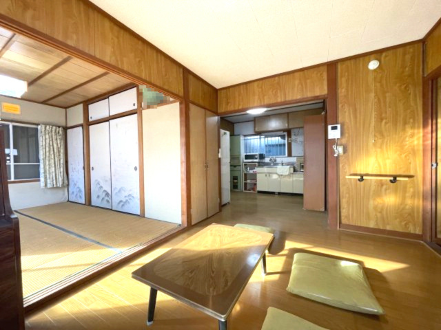 高島市安曇川町田中中古戸建の居間・リビング