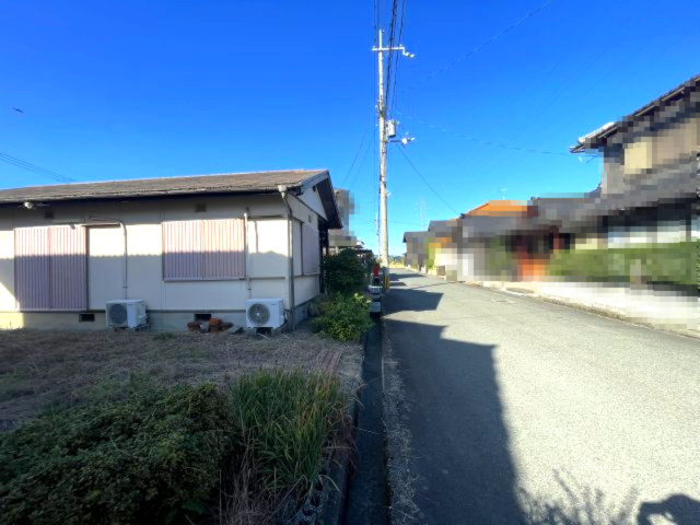 高島市安曇川町田中中古戸建の前面道路含む現地写真