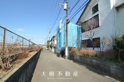 【前面道路含む現地写真】 | 座間市入谷西５丁目　新築戸建て　全１棟【仲介手数料無料】 | ※令和8年2月中旬に撮影
