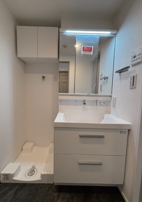 【独立洗面台】 | 所沢コーポラスA棟 | 三面鏡の洗面化粧台です