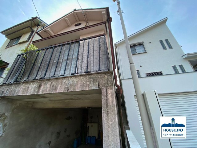 コンビニ至近♪建築条件なし&更地渡し♪千種区宮根台1丁目の外観|徒歩約5分の所にショッピングセンターあり。
徒歩約3分圏内に、幼稚園2箇所あり。
徒歩約4分圏内に、小学校があります。
生活拠点としての立地は比較的良好
