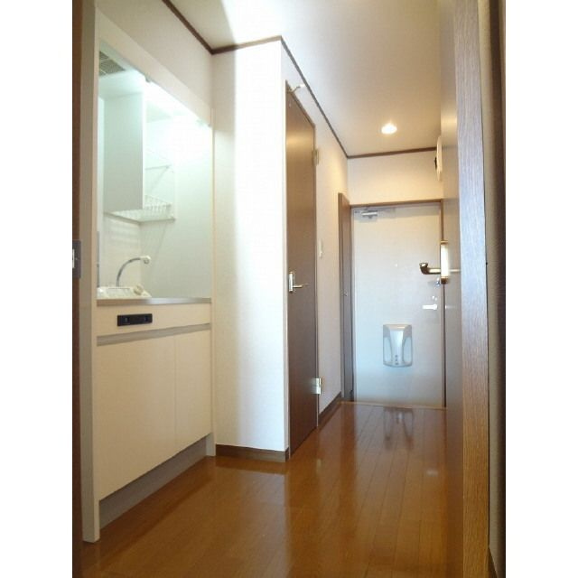 アンプルール フェールクレアシオの玄関