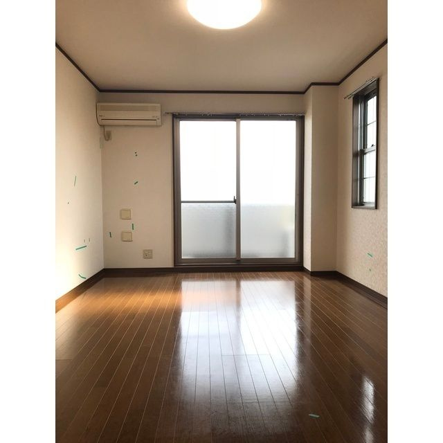 アンプルール フェールクレアシオの居間・リビング