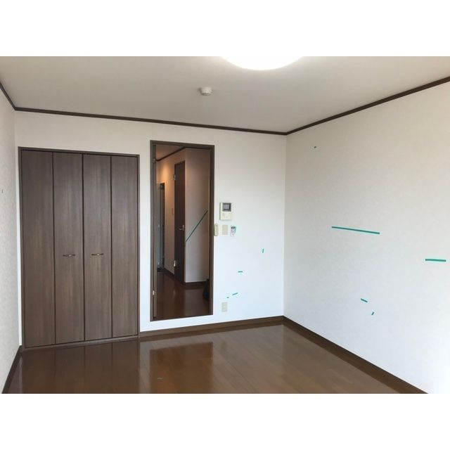 アンプルール フェールクレアシオの洋室