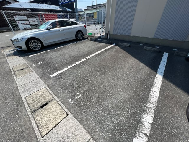 ウェスタン　フォレストの駐車場