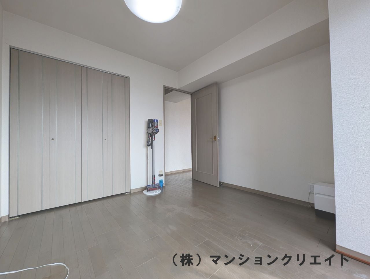アパガーデンコート長本町の洋室|西側の洋室6.4帖