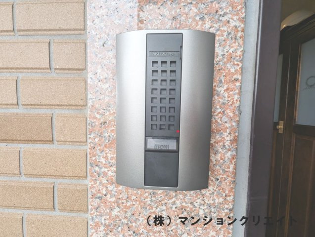 アパガーデンコート長本町の玄関|部屋前のインターホン