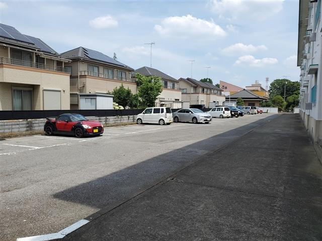 小山サンハイツの駐車場|敷地内駐車スペース