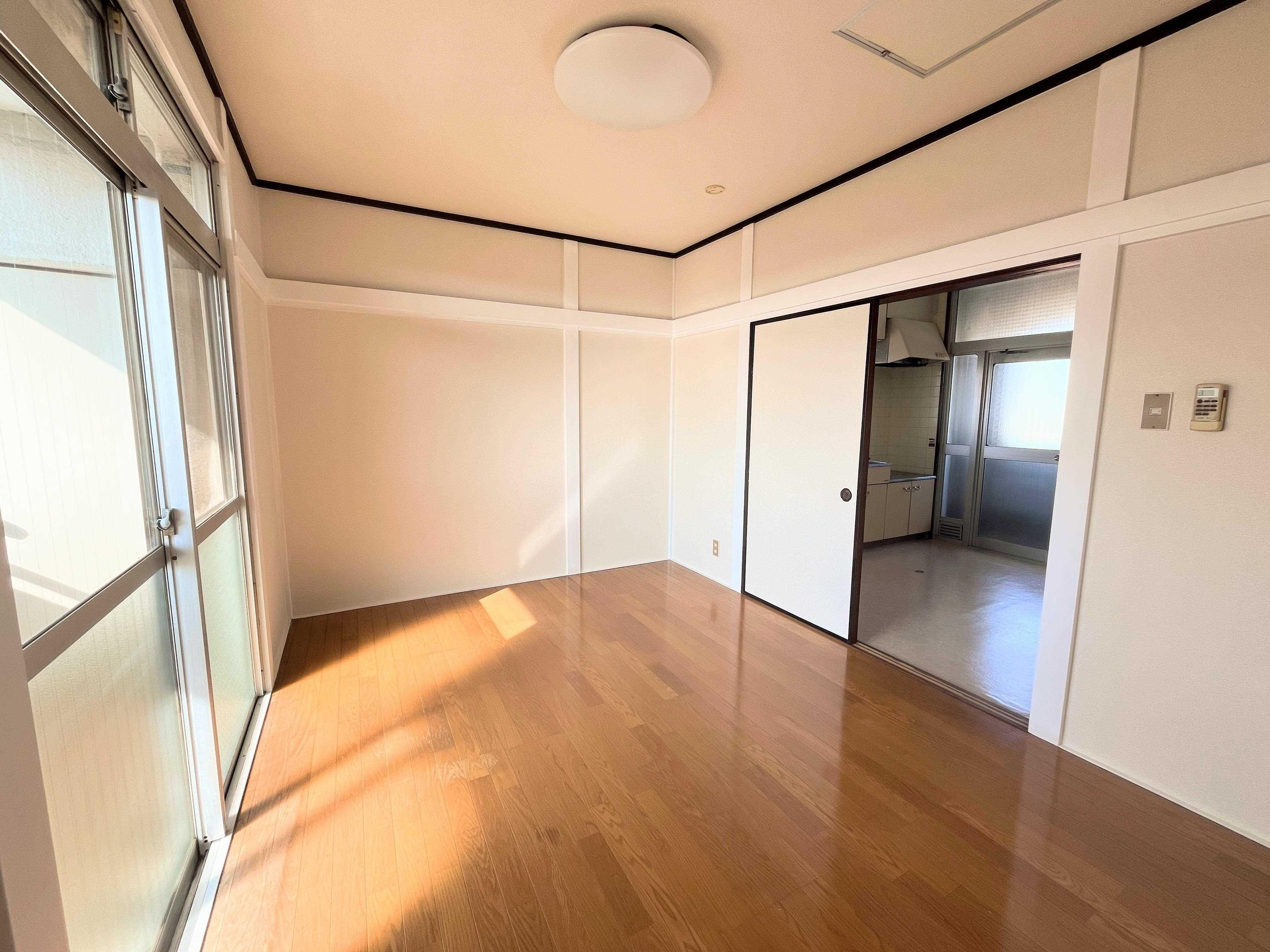 小山サンハイツの洋室