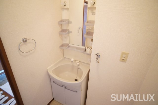 熊本市南区平成１丁目のアパートの独立洗面台
