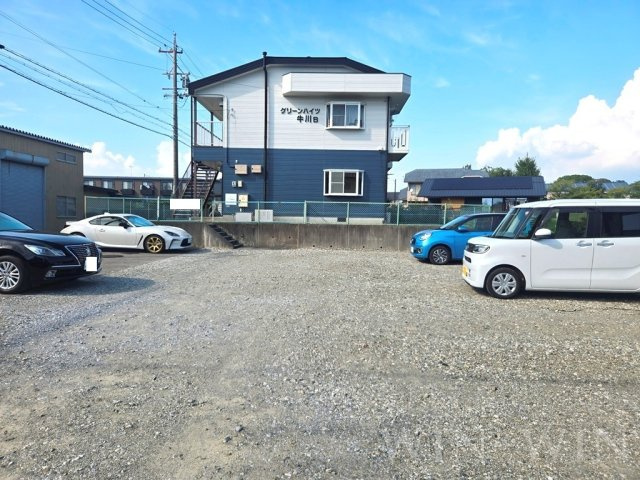 グリーンハイツ牛川 Bの駐車場
