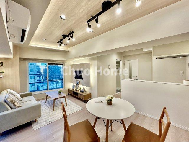 コートシティ木場のキッチン|視界に広がりを生むオープンなキッチン。料理や片付けをしながら、家族との会話を楽しんだり、リビングで遊ぶ子どもを見守れます。ご見学時には家具の配置などもイメージしながらぜひご覧になって見て下さい。