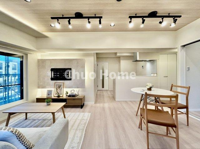 コートシティ木場の居間・リビング|【居間・リビング】「ＬＤＫは家族団らんをデザイン」広いＬＤＫでは家族が集まり一緒の時間を過ごせる工夫がされております。何気ない一日の当たり前のひとコマがいつか一生の宝物になります