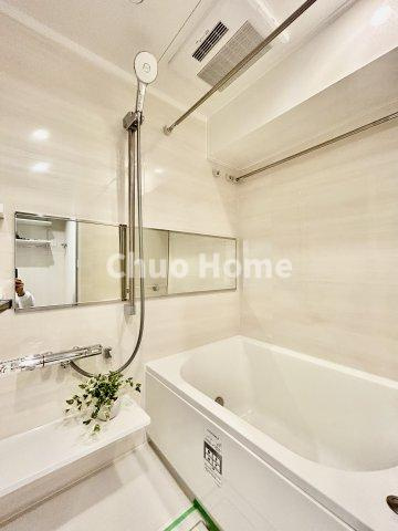 コートシティ木場の浴室|【バスルーム】暖房換気乾燥機付きシステムバスルーム。暖房・冷風・換気・乾燥など、毎日を快適に過ごせるうれしい機能が揃っています。雨の日の洗濯物も安心です。