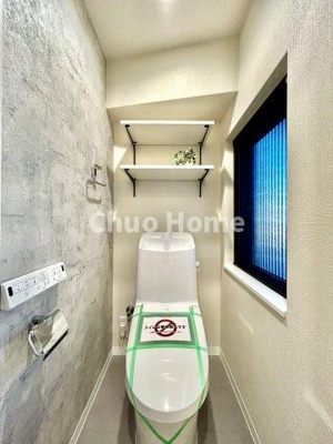 【トイレ】 | コートシティ木場 | 【トイレ】 収納スペースをしっかりと確保した温水洗浄便座機能付きトイレ。温水洗浄便座は清潔にお使いいただくための大切なアイテムです。