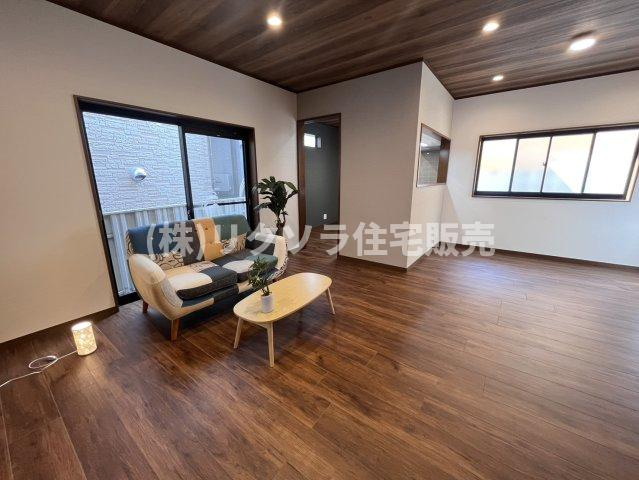 牧野本町2丁目　中古一戸建ての居間・リビング|LDK16.5帖
■物件内覧・資金計画相談・住宅ローン相談、リフォーム相談、お問合せ受付中■
※当日・翌日のご内覧、ご相談はお電話でのお問合せがスムーズです！