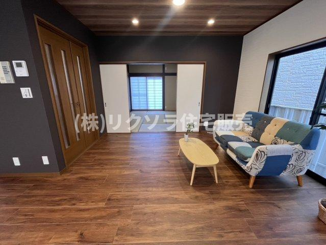 牧野本町2丁目　中古一戸建ての居間・リビング|LDK16.5帖
■物件内覧・資金計画相談・住宅ローン相談、リフォーム相談、お問合せ受付中■
※当日・翌日のご内覧、ご相談はお電話でのお問合せがスムーズです！