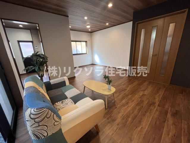 牧野本町2丁目　中古一戸建ての居間・リビング|LDK16.5帖
■物件内覧・資金計画相談・住宅ローン相談、リフォーム相談、お問合せ受付中■
※当日・翌日のご内覧、ご相談はお電話でのお問合せがスムーズです！