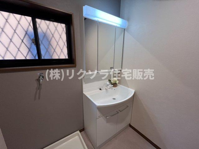 牧野本町2丁目　中古一戸建ての独立洗面台|■物件内覧・資金計画相談・住宅ローン相談、リフォーム相談、お問合せ受付中■
※当日・翌日のご内覧、ご相談はお電話でのお問合せがスムーズです！