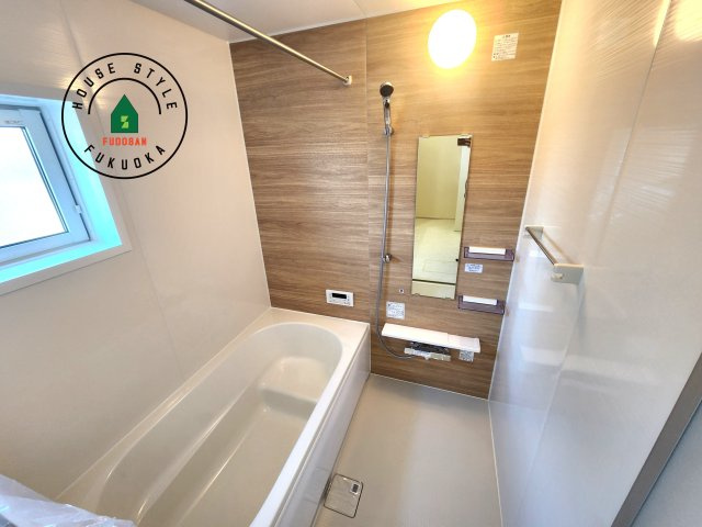 太宰府市青山2丁目第1-1棟（1号棟）の内観：施工例|1日の疲れを癒してくれる広々バスルーム。雨の日のお洗濯にも大活躍な浴室乾燥機付です！