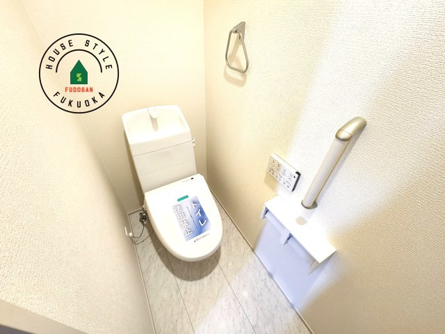 太宰府市青山2丁目第1-1棟（1号棟）の内観：施工例|温水洗浄便座を完備しております。2ヶ所にトイレがあるのは朝の慌ただしい時間も安心です。