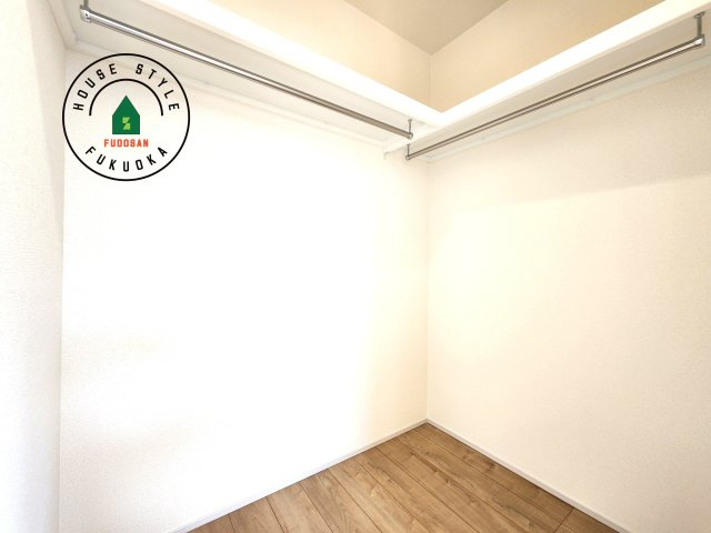 太宰府市青山2丁目第1-1棟（1号棟）の内観：施工例|洋服や大きな荷物が多い方や人数の多いご家族などは、一般的なクローゼットよりもウォークインクローゼットのほうが使い勝手が良いです。